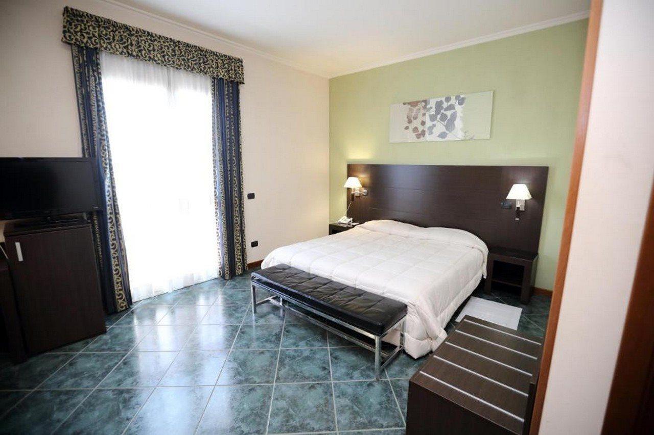 Hotel Palacavicchi Ciampino Exterior photo