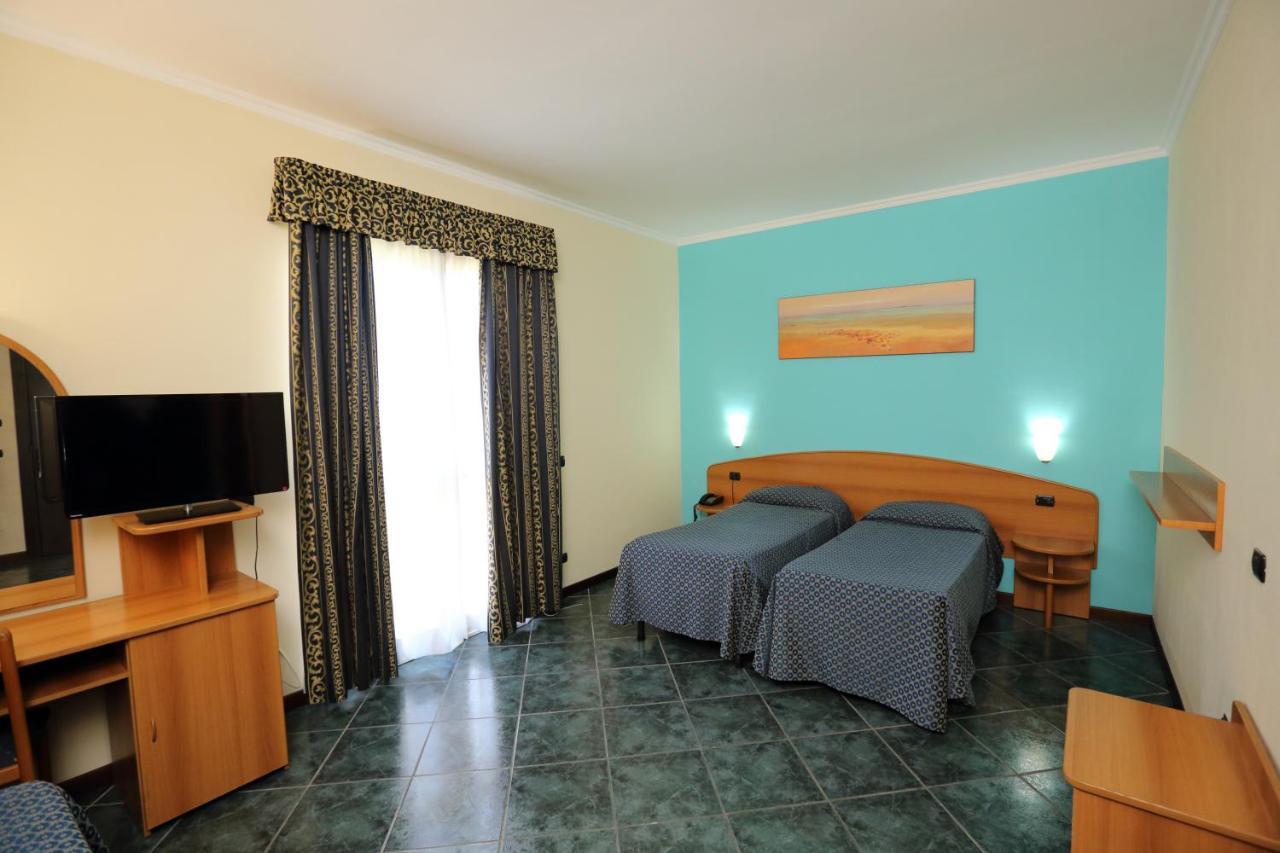 Hotel Palacavicchi Ciampino Exterior photo