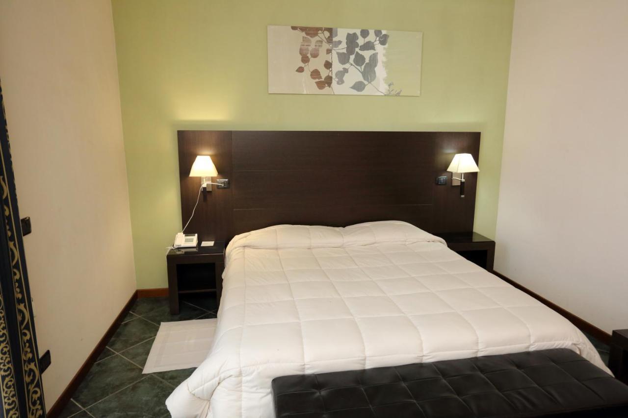 Hotel Palacavicchi Ciampino Exterior photo