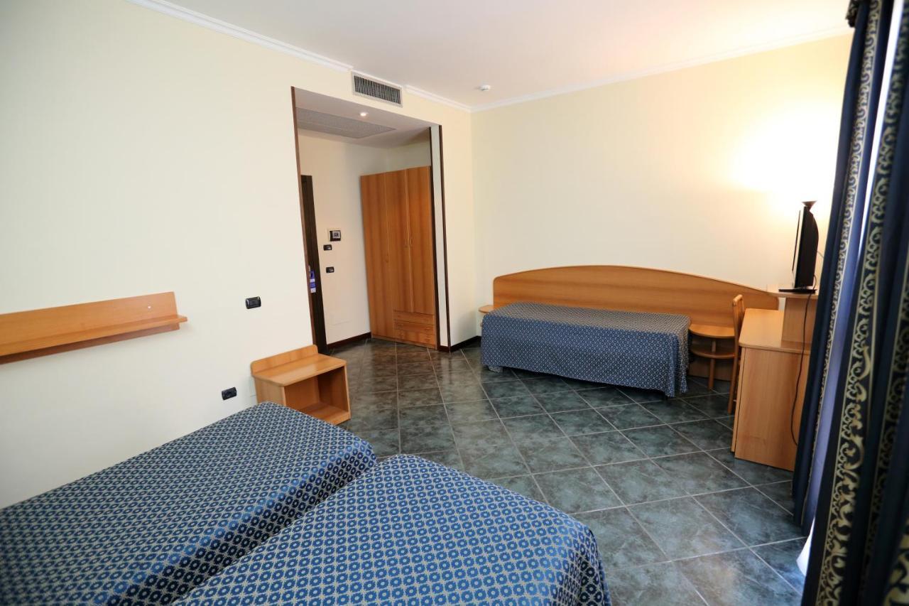 Hotel Palacavicchi Ciampino Exterior photo