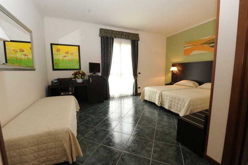 Hotel Palacavicchi Ciampino Exterior photo