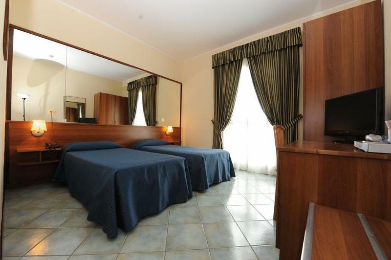 Hotel Palacavicchi Ciampino Exterior photo